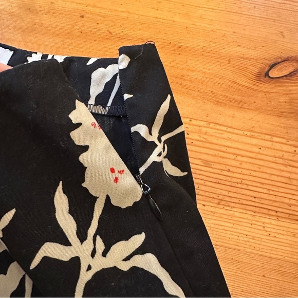 Ann Taylor LOFT MINI FLOWER SKIRT women size 2 Cotton black white - Picture 6 of 7
